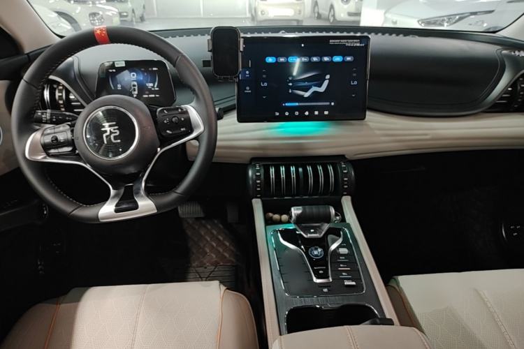 Used BYD Yuan PLUS 2024 Honor Edition 430KM Beyond Model Center Console
