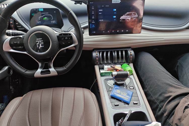 Used BYD Yuan PLUS 2024 Honor Edition 510KM Leading Model Center Console