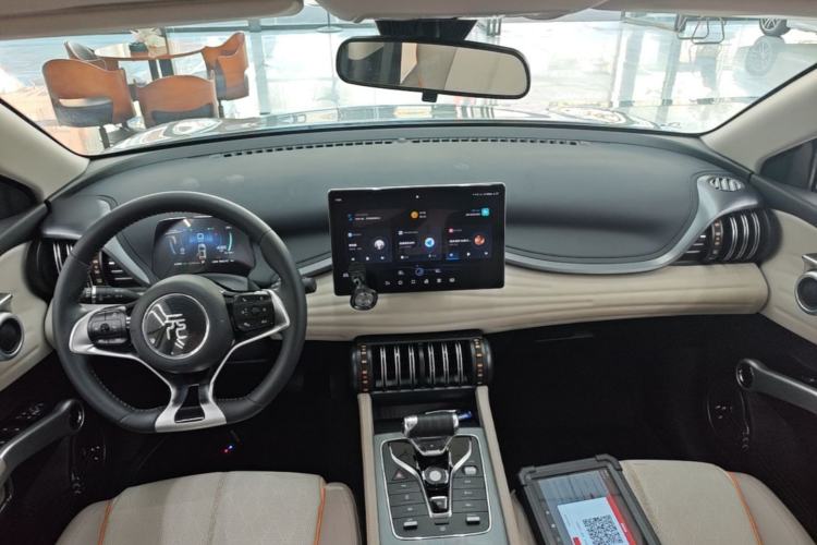 Used BYD Yuan PLUS 2024 Honor Edition 510KM Leading Model Center Console
