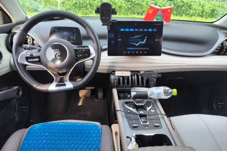 Used BYD Yuan PLUS 2024 Honor Edition 510KM Leading Model Center Console