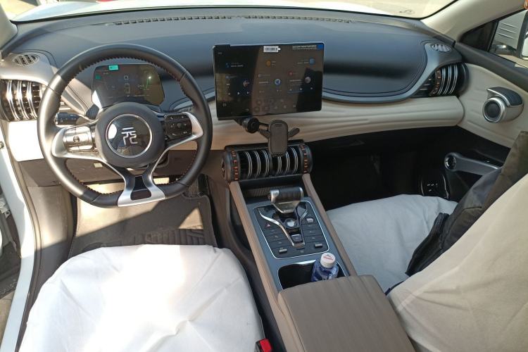 Used BYD Yuan PLUS 2024 Honor Edition 510KM Beyond Model Center Console