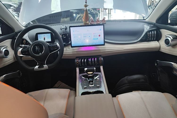 Used BYD Yuan PLUS 2024 Honor Edition 510KM Leading Model Center Console