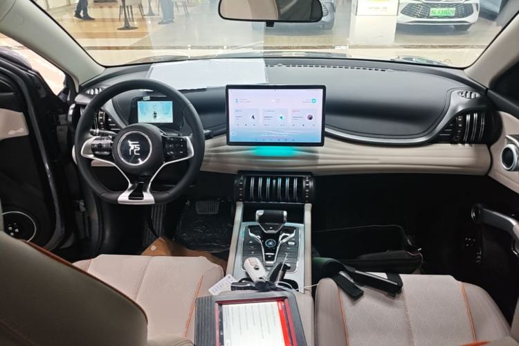 Used BYD Yuan PLUS 2024 Honor Edition 510KM Leading Model Center Console
