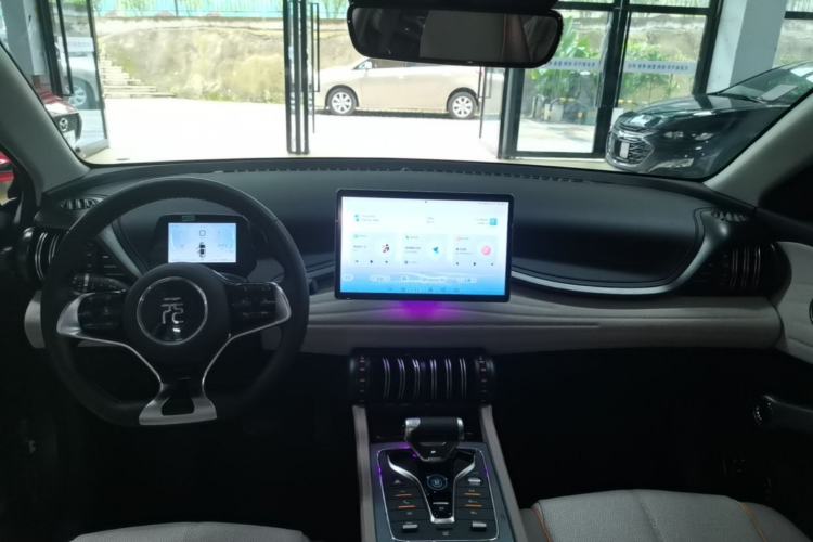 Used BYD Yuan PLUS 2024 Honor Edition 510KM Beyond Model Center Console