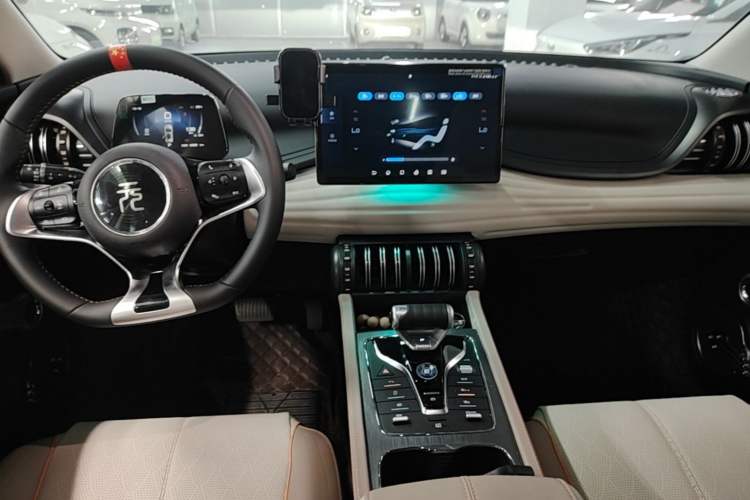 Used BYD Yuan PLUS 2024 Honor Edition 430KM Beyond Model Gear Lever