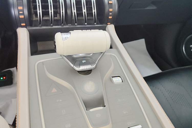 Used BYD Yuan PLUS 2024 Honor Edition 510KM Leading Model Gear Lever
