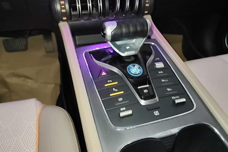 Used BYD Yuan PLUS 2024 Honor Edition 510KM Beyond Model Gear Lever