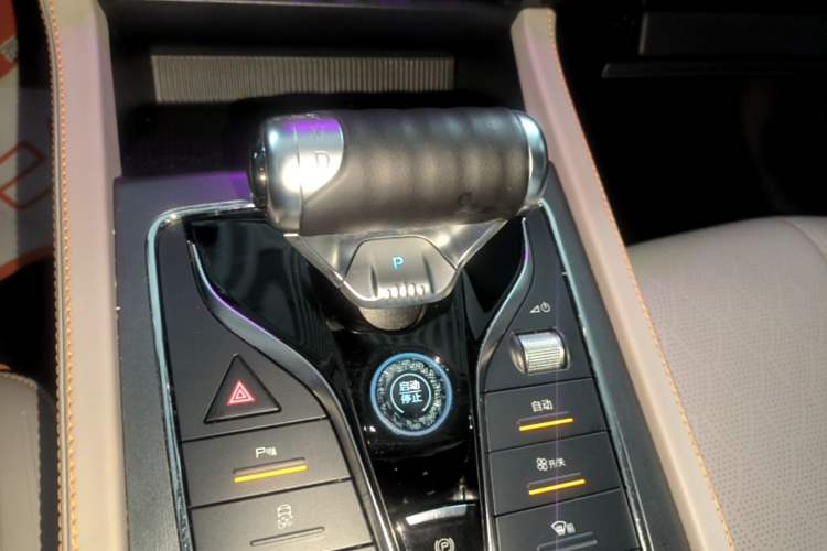Used BYD Yuan PLUS 2024 Honor Edition 510KM Leading Model Gear Lever