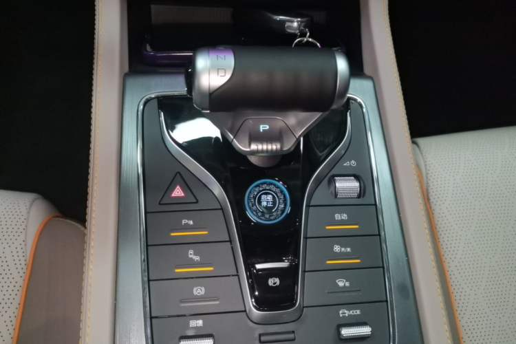 Used BYD Yuan PLUS 2024 Honor Edition 510KM Beyond Model Gear Lever