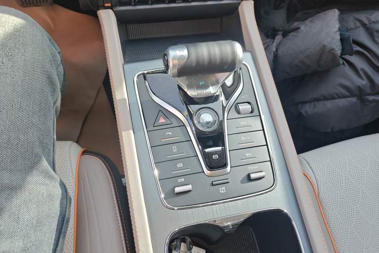Used BYD Yuan PLUS 2024 Honor Edition 510KM Leading Model Gear Lever