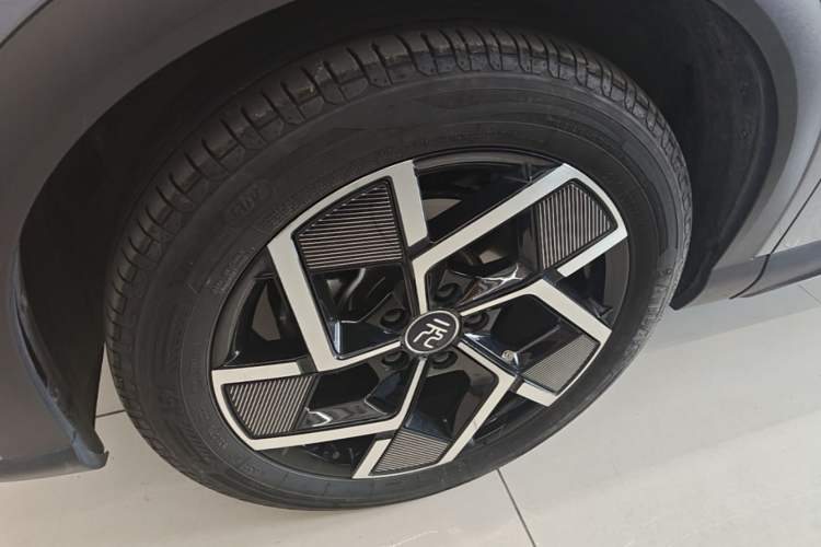 Used BYD Yuan PLUS 2024 Honor Edition 510KM Beyond Model Left Front Wheel Hub