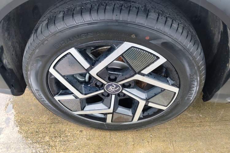 Used BYD Yuan PLUS 2024 Honor Edition 510KM Beyond Model Left Front Wheel Hub