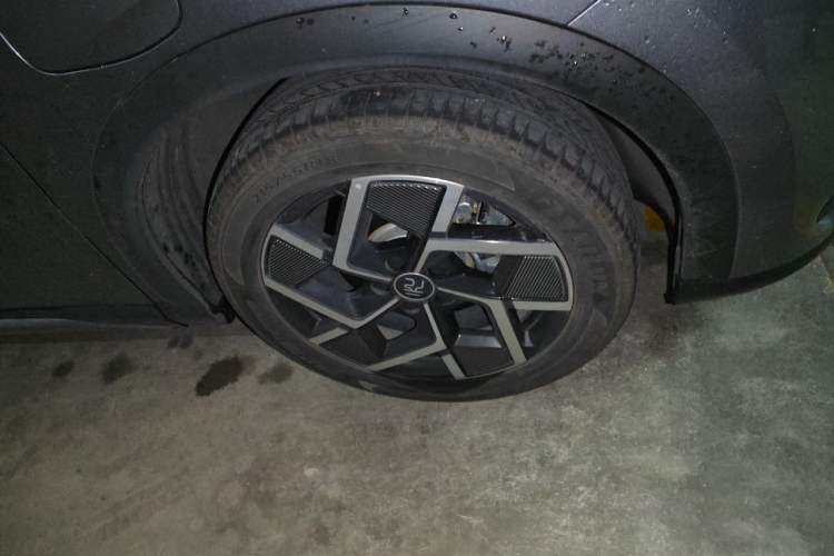 Used BYD Yuan PLUS 2024 Honor Edition 510KM Beyond Model Right Front Wheel Hub