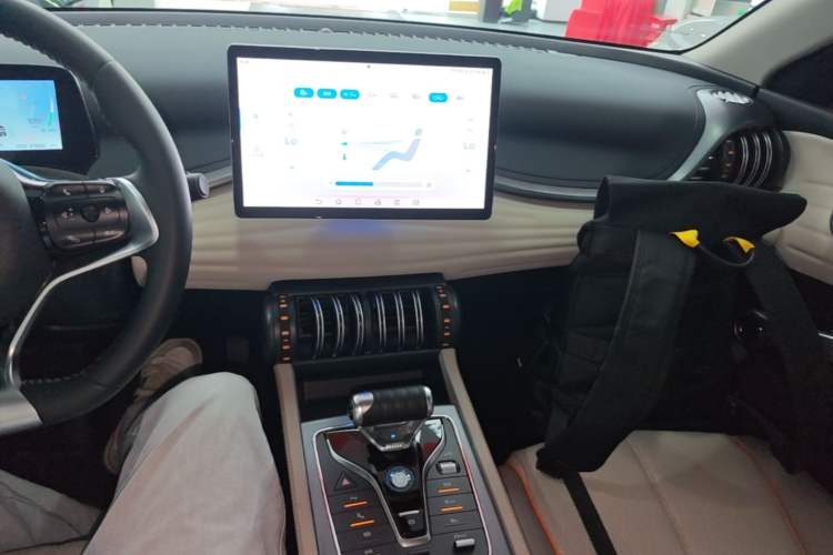 Used BYD Yuan PLUS 2024 Honor Edition 510KM Beyond Model Audio And AC Panel