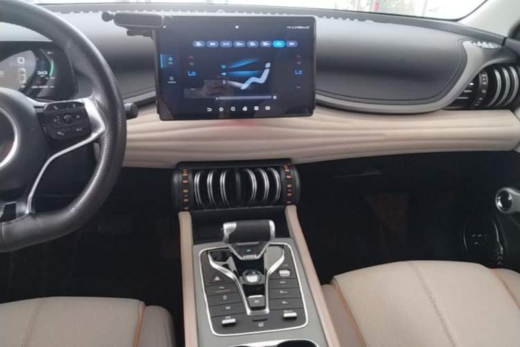 Used BYD Yuan PLUS 2024 Honor Edition 430KM Beyond Model Audio And AC Panel