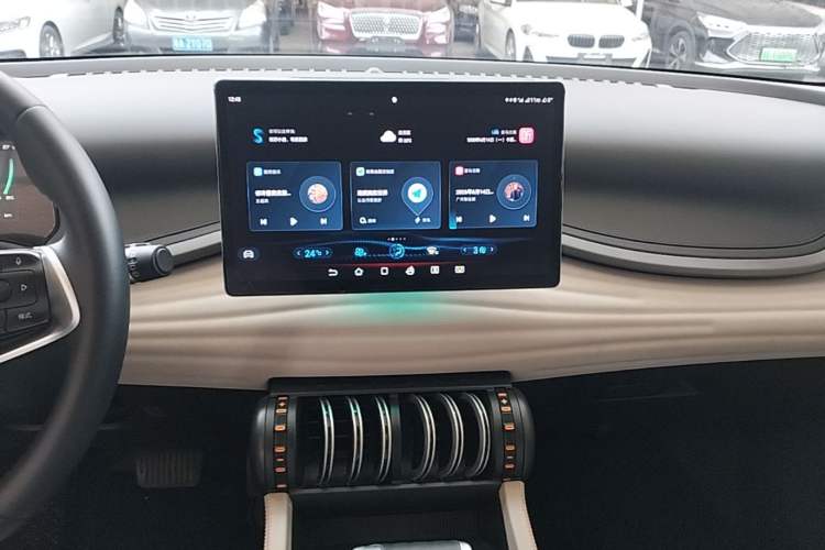 Used BYD Yuan PLUS 2024 Honor Edition 430KM Leading Model Audio And AC Panel