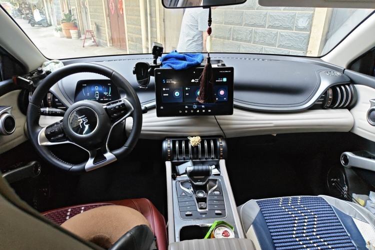 Used BYD Yuan PLUS 2024 Honor Edition 510KM Leading Model Center Console