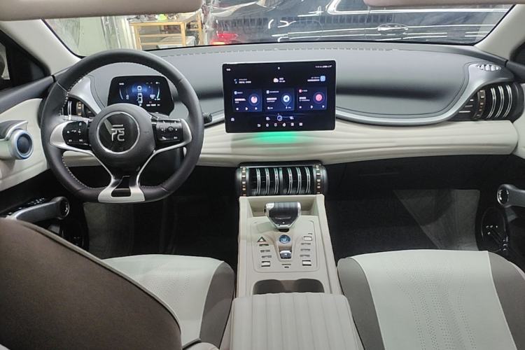 Used BYD Yuan PLUS 2024 Honor Edition 510KM Leading Model Center Console