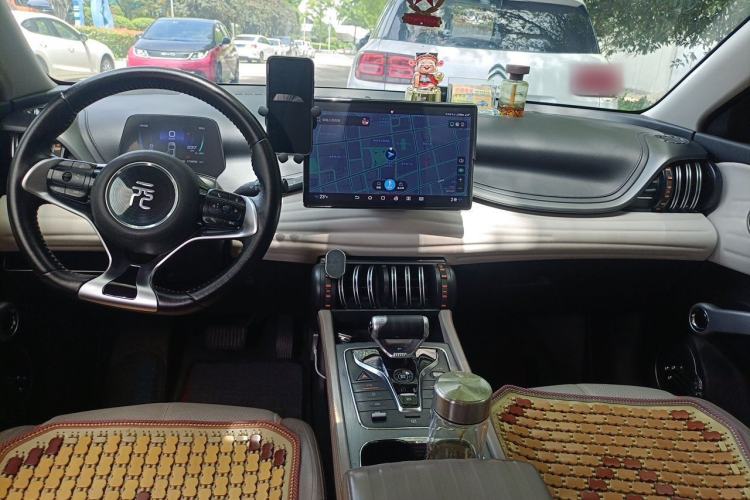 Used BYD Yuan PLUS 2024 Honor Edition 510KM Leading Model Center Console