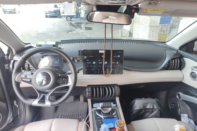 Used BYD Yuan PLUS 2024 Honor Edition 510KM Leading Model Center Console
