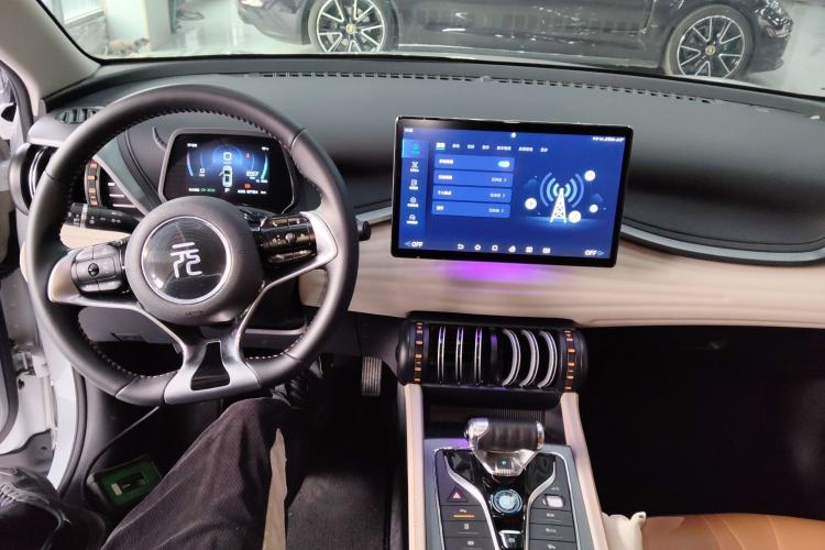 Used BYD Yuan PLUS 2024 Honor Edition 430KM Leading Model Center Console