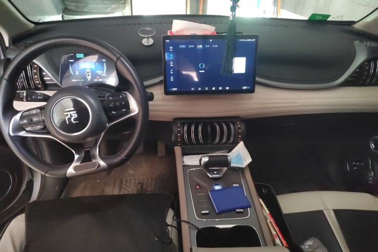 Used BYD Yuan PLUS 2024 Honor Edition 510KM Leading Model Center Console