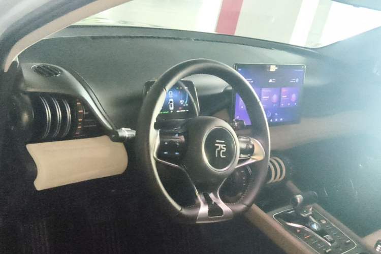 Used BYD Yuan PLUS 2024 Honor Edition 510KM Leading Model Center Console