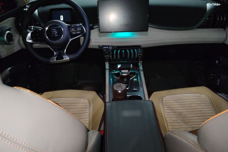 Used BYD Yuan PLUS 2024 Honor Edition 510KM Leading Model Center Console
