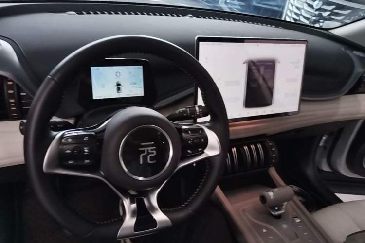 Used BYD Yuan PLUS 2024 Honor Edition 510KM Excellence Model Center Console