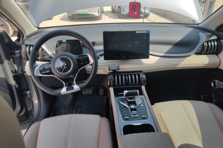 Used BYD Yuan PLUS 2024 Honor Edition 430KM Leading Model Center Console