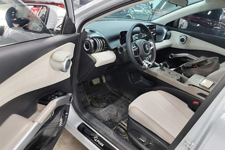 Used BYD Yuan PLUS 2024 Honor Edition 510KM Leading Model Driver Seat