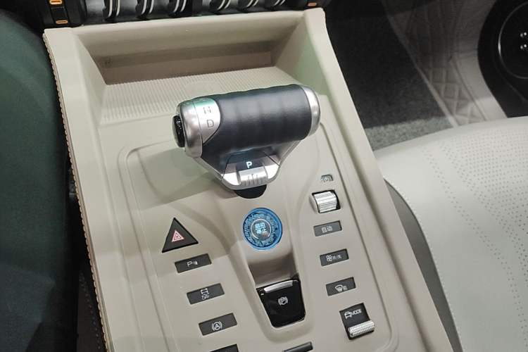 Used BYD Yuan PLUS 2024 Honor Edition 510KM Leading Model Gear Lever