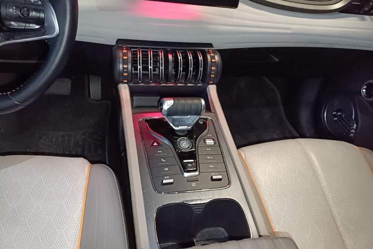 Used BYD Yuan PLUS 2024 Honor Edition 510KM Beyond Model Gear Lever