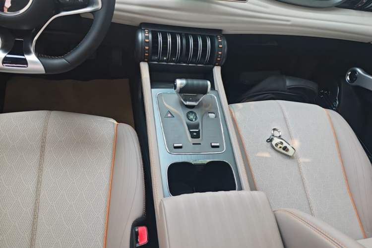 Used BYD Yuan PLUS 2024 Honor Edition 430KM Beyond Model Gear Lever