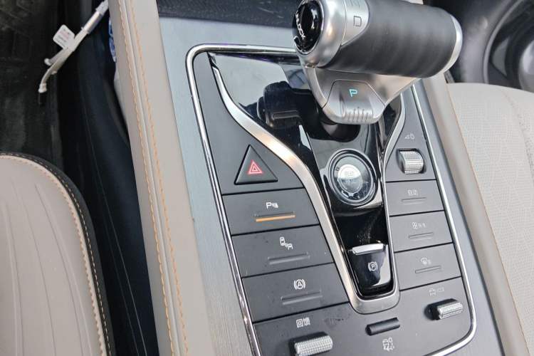 Used BYD Yuan PLUS 2024 Honor Edition 510KM Beyond Model Gear Lever