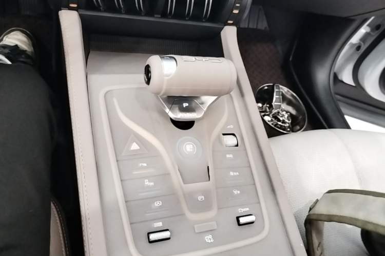 Used BYD Yuan PLUS 2024 Honor Edition 510KM Excellence Model Gear Lever
