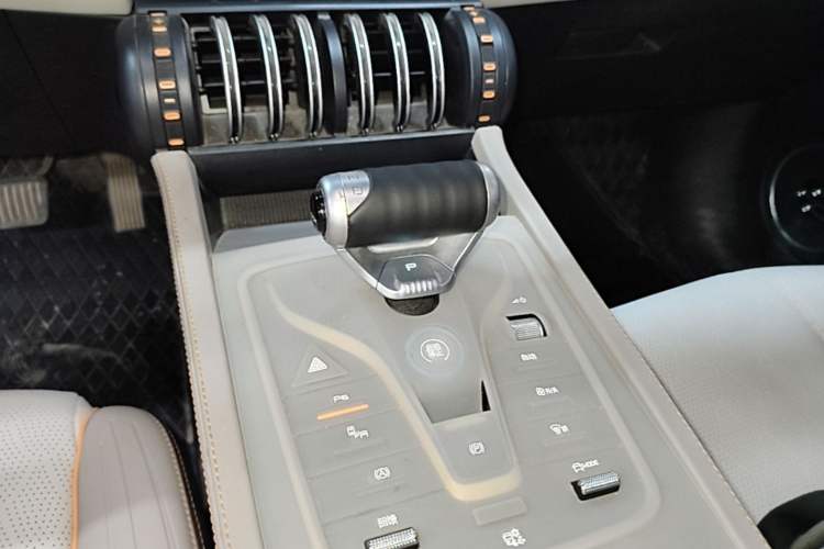 Used BYD Yuan PLUS 2024 Honor Edition 510KM Leading Model Gear Lever