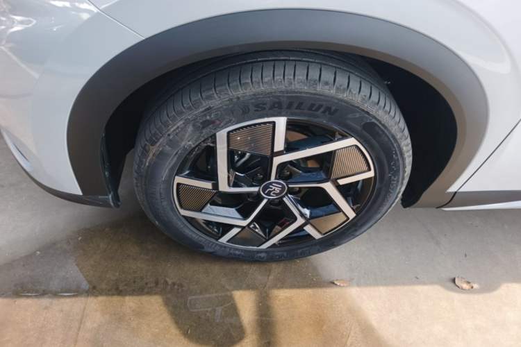 Used BYD Yuan PLUS 2024 Honor Edition 510KM Beyond Model Left Front Wheel Hub