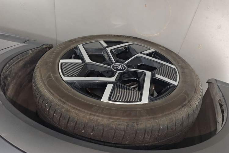 Used BYD Yuan PLUS 2024 Honor Edition 510KM Beyond Model Left Front Wheel Hub