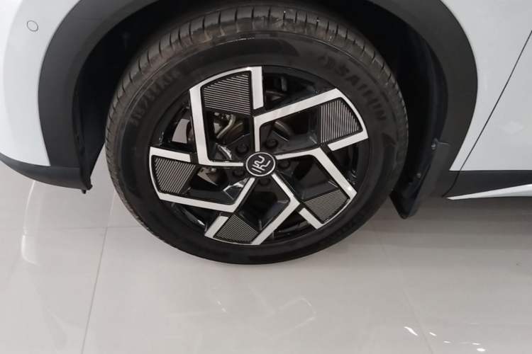 Used BYD Yuan PLUS 2024 Honor Edition 510KM Excellence Model Left Front Wheel Hub