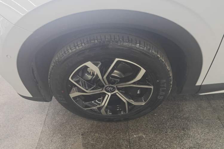 Used BYD Yuan PLUS 2024 Honor Edition 430KM Beyond Model Left Front Wheel Hub