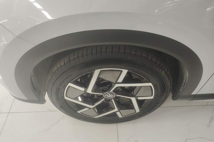 Used BYD Yuan PLUS 2024 Honor Edition 510KM Beyond Model Left Front Wheel Hub