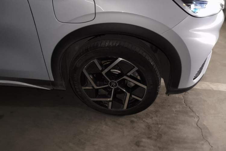 Used BYD Yuan PLUS 2024 Honor Edition 510KM Beyond Model Right Front Wheel Hub