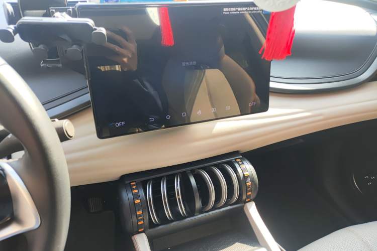 Used BYD Yuan PLUS 2024 Honor Edition 430KM Beyond Model Audio And AC Panel