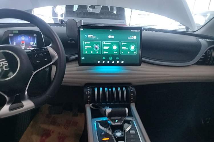 Used BYD Yuan PLUS 2024 Honor Edition 510KM Leading Model Audio And AC Panel