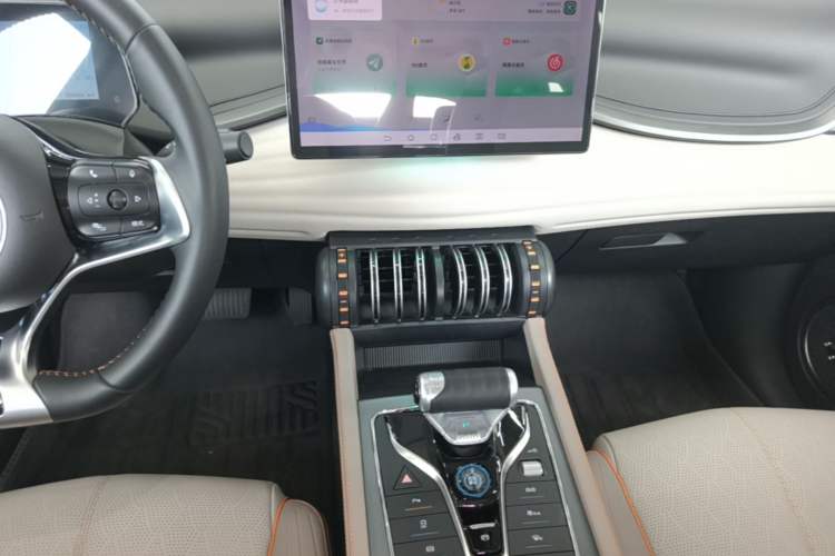 Used BYD Yuan PLUS 2024 Honor Edition 430KM Beyond Model Audio And AC Panel