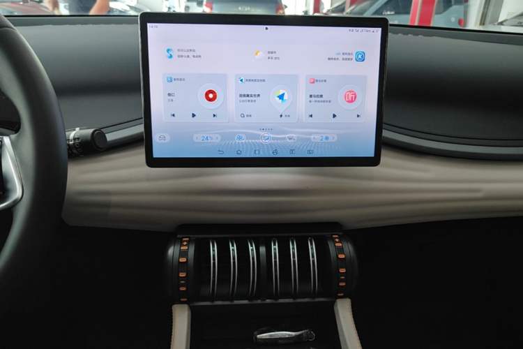 Used BYD Yuan PLUS 2024 Honor Edition 510KM Leading Model Audio And AC Panel