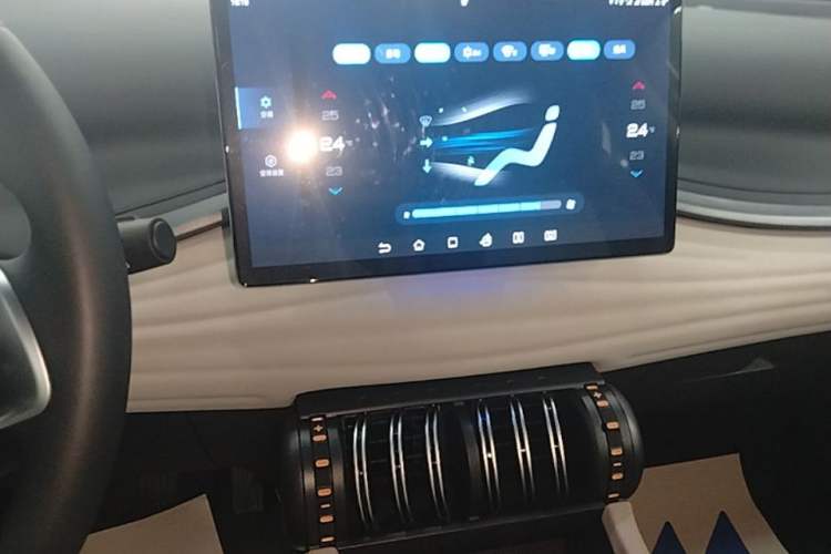 Used BYD Yuan PLUS 2024 Honor Edition 510KM Leading Model Audio And AC Panel
