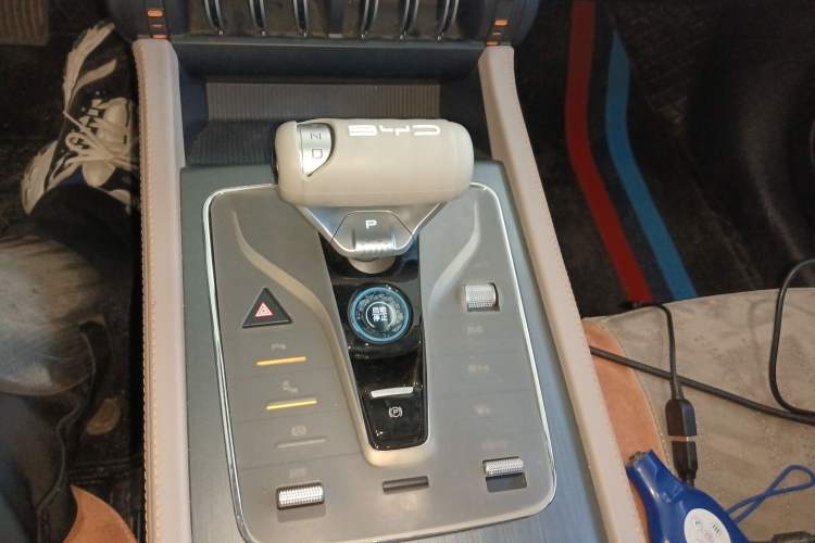 Used BYD Yuan PLUS 2024 Honor Edition 510KM Beyond Model Gear Lever