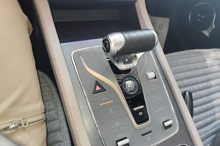 Used BYD Yuan PLUS 2024 Honor Edition 430KM Leading Model Gear Lever